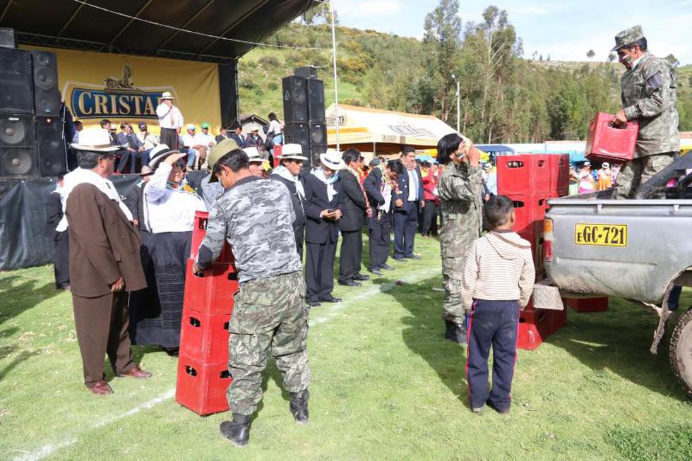 Vea la singular batalla de las Flores en Paccha (FOTOS)