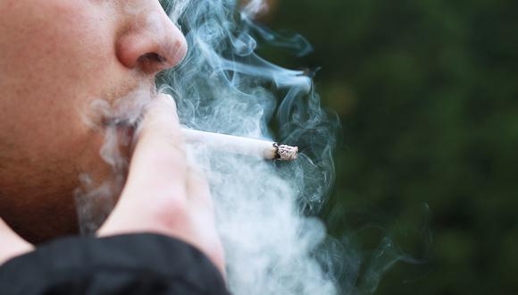 La OMS explica que los fumadores son más propensos a sufrir síntomas más graves y la muerte si contraen COVID-19. (Foto: Pixabay)