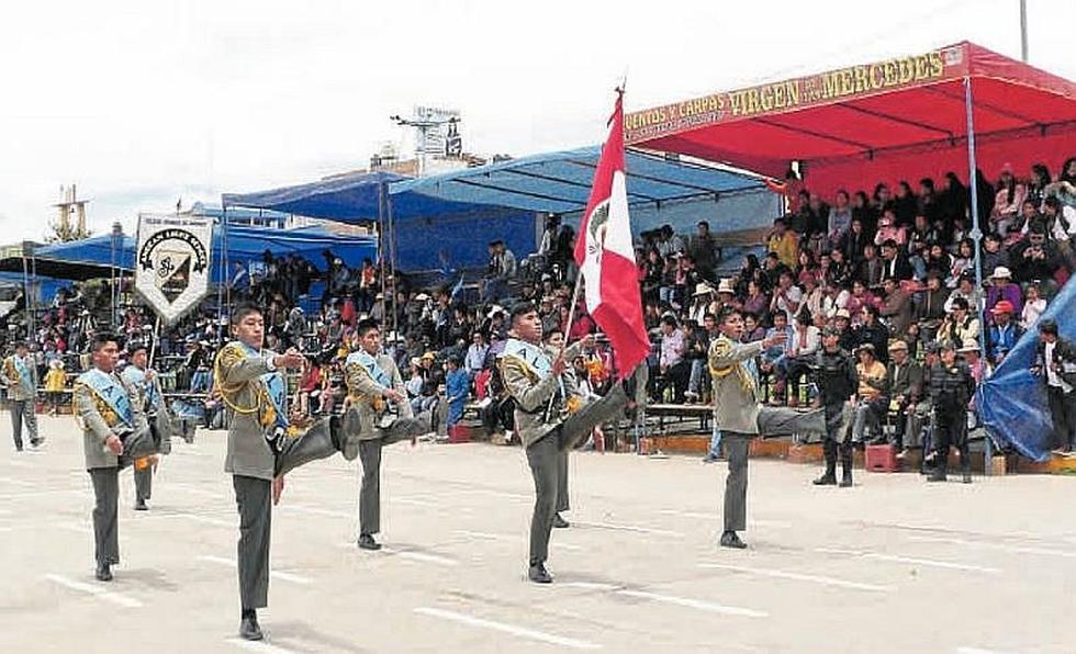 Colegios privados rinden homenaje a San Román (FOTOS)