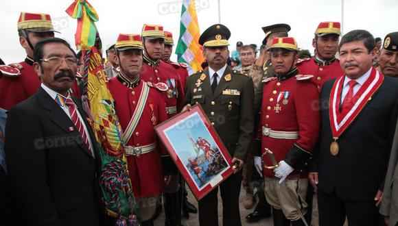 Colorados de Bolivia condecoran con 'Morrión de Oro' a la Tercera Brigada de Caballería