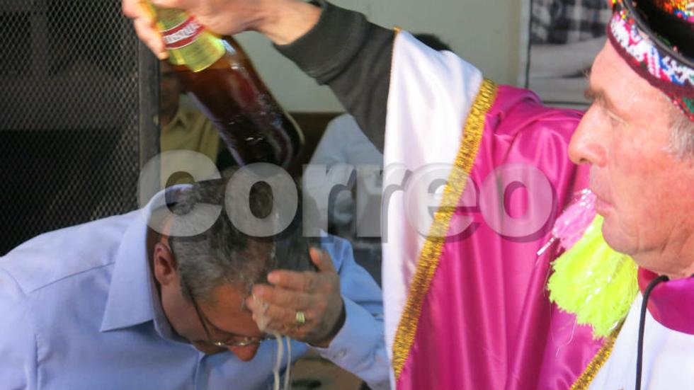 Vea divertido bautizo de  "tanta wawa" al estilo apurimeño