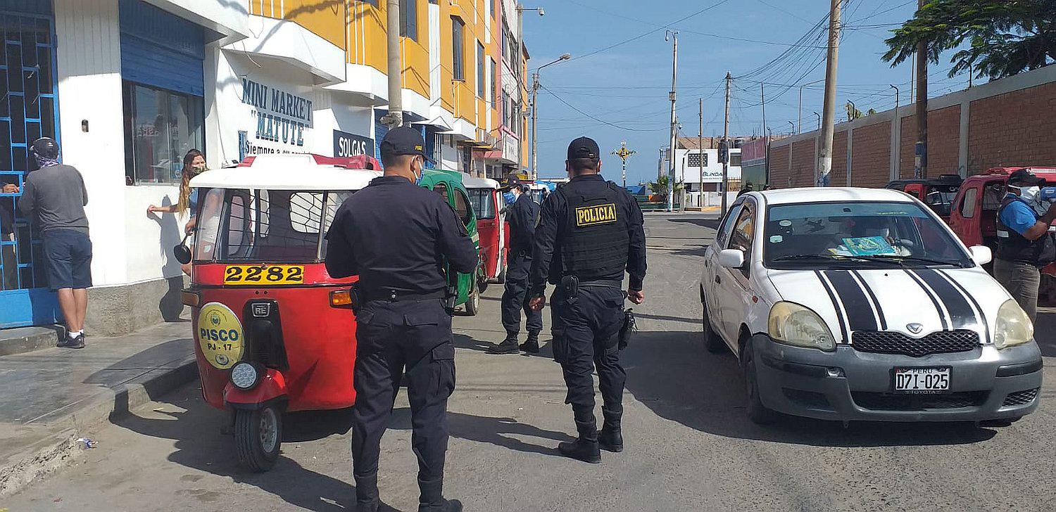 Puno: Policías impone más de mil papeletas y multas a conductores y peatones por incumplir cuarentena en Juliaca. (Foto referencial)