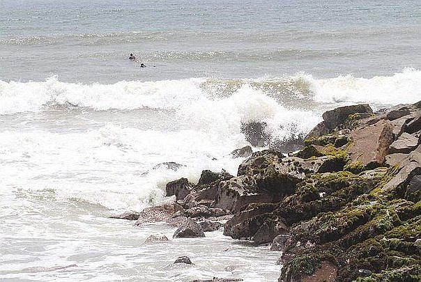 Advierten presencia de oleajes hasta el sábado 26 en todo el litoral