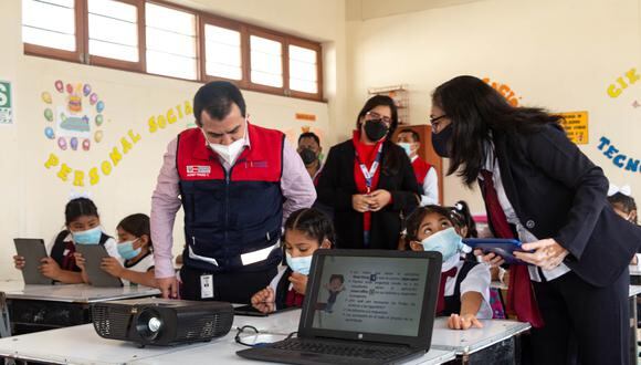 Actualizan tabletas de escolares de Piura