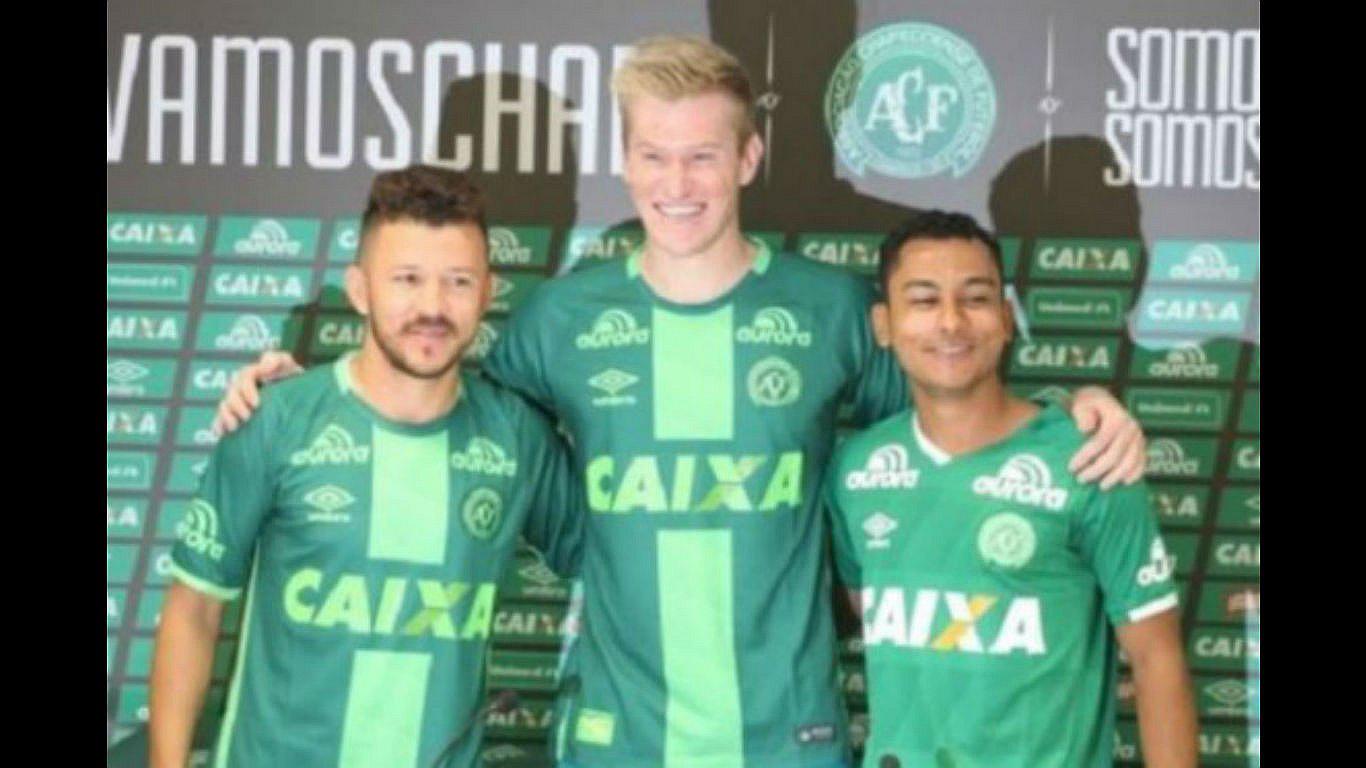Chapecoense presentó a sus primeros refuerzos tras la tragedia