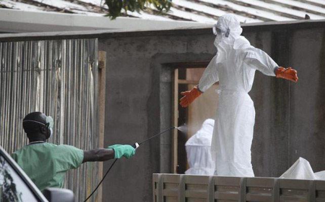 Sacerdote español enfermo del virus de Ébola recibe atención médica