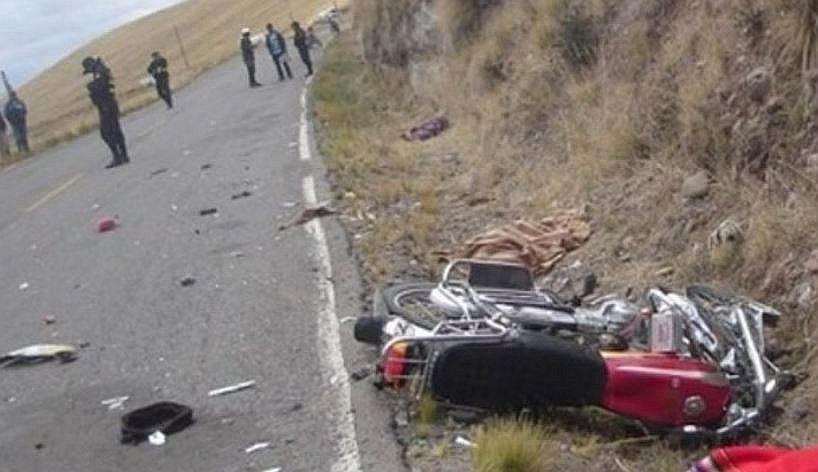 Dos fallecidos deja choque de motocicletas en Tirapata, Azángaro 