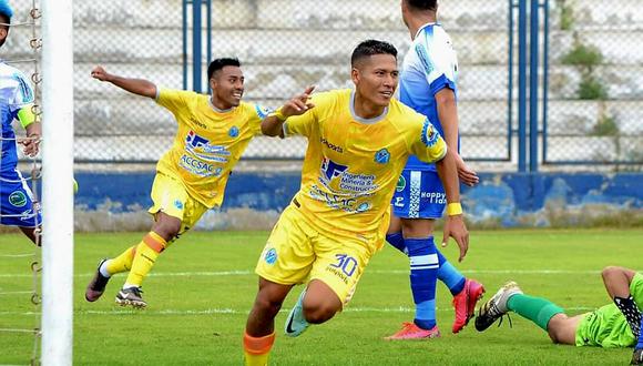 Angelito Flores festeja el primer gol de los sechuranos en su debut en la finalisina Copa Perú.