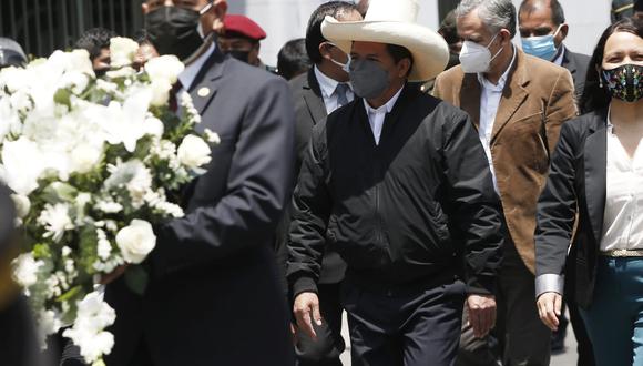 Mandatario estuvo acompañado de los miembros de su Gabinete Ministerial. El día de ayer había enviado un sentido mensaje por la muerte del legislador de Perú Libre.