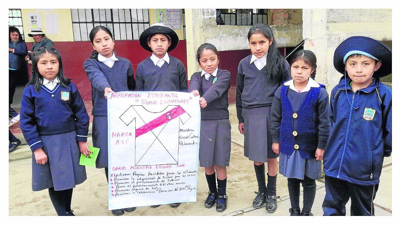 ​Niños se lanzan como candidatos y usan camiseta de la selección como símbolo 
