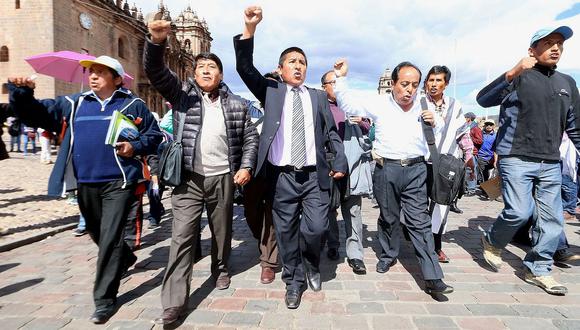 Maestros amenazan con huelga de hambre y toma de Machu Picchu en Cusco