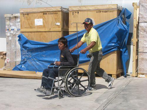 Constructor casi se mutila el pene