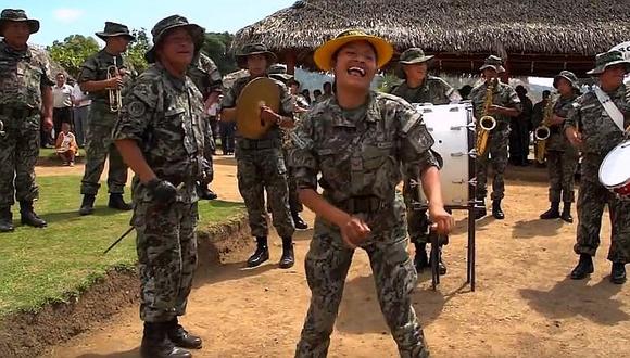 Facebook: Soldados voluntarios derrochan alegría en presentación musical (VIDEO)