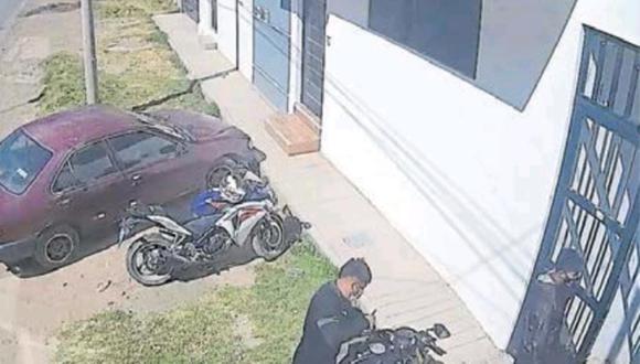 Con un objeto quitó la seguridad y se llevó la moto. Puno. Foto/Difusión.