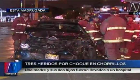 ​Tres heridos deja choque entre taxi y camioneta en Chorrillos