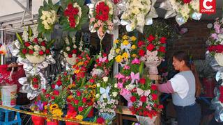 Costo de flores para los difuntos están por las nubes en cementerios de Huancayo 