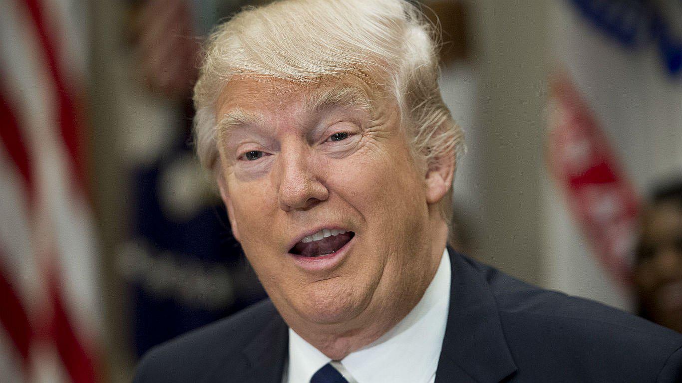 Asesores de la campaña de Trump tuvieron contactos con la inteligencia rusa