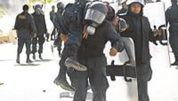 Cuarenta policías heridos tras protestas en Espinar