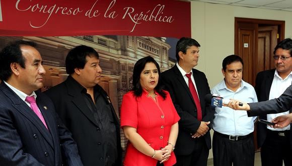 Caso pañales: Ana Jara pide que Gustavo Rondón renuncie a Comisión de Fiscalización 