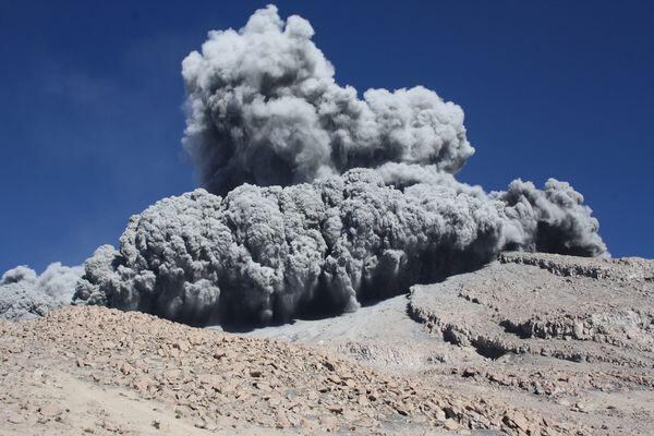 Aumenta presión interna dentro del volcán Ubinas
