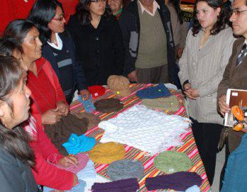 Artesanos lanzan novedosa colección