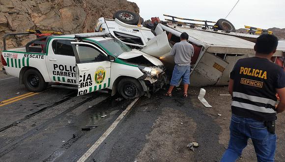 Un muerto en accidente entre camión de carga y patrullero policial en Atico