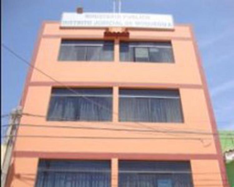 Fiscalía investiga a notario Óscar Valencia