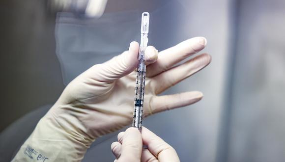 Antonio Pratto afirmó que la proyección del Gobierno e vacunar entre 10 y 15 millones de dólares. (Foto: AFP)