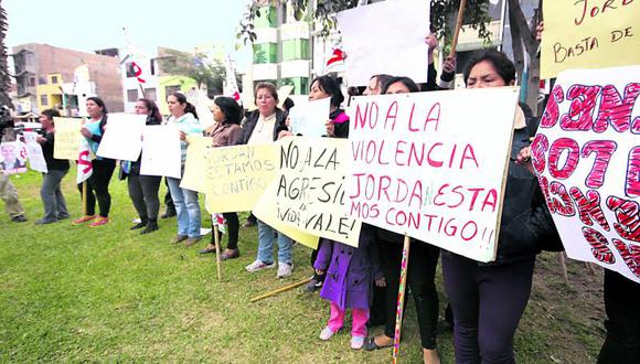 Elecciones 2014: Retiran y queman paneles en Barranco y Los Olivos