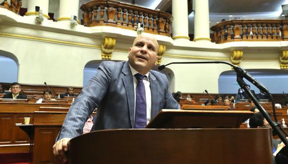El ministro Alejandro Salas se presentó este jueves en el Pleno del Parlamento. Foto: Congreso