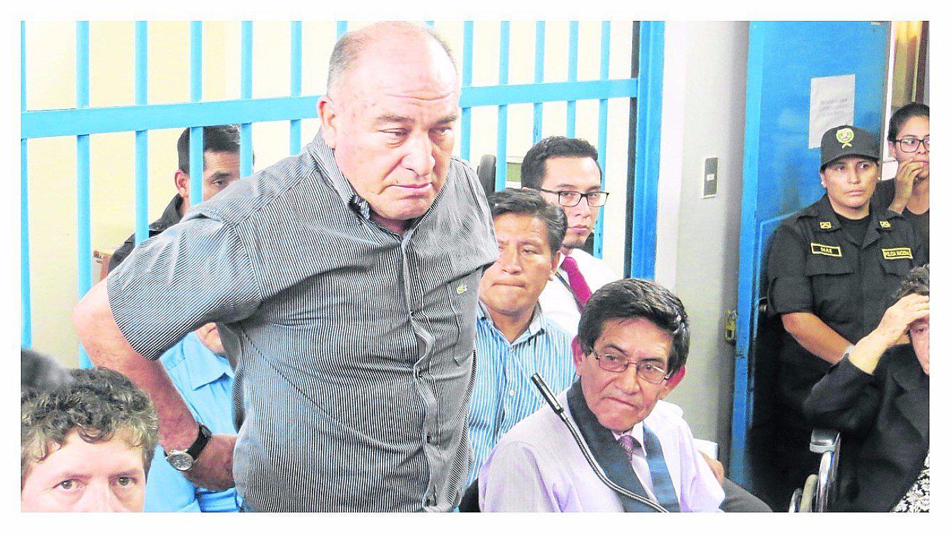 Condenan a Roberto Torres y a exfuncionaria de la MPCh a 4 años de cárcel por colusión