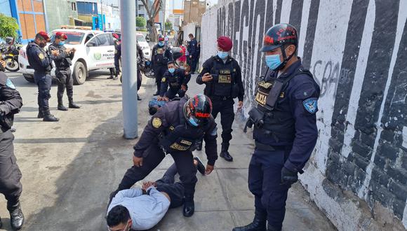 Agentes del Escuadrón de Emergencia Callao tras una persecución y balacera capturaron a dos sicarios cundo huían luego de atacar a tiros a un vecino en el primer puerto. (Foto: PNP)