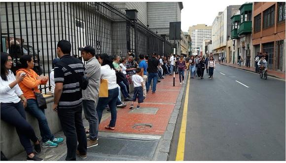 Venezolanos forman largas colas para solicitar refugio en Cancillería