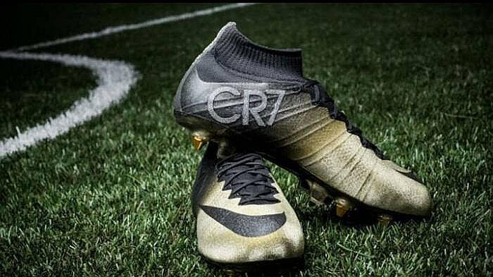 ​Cristiano Ronaldo suministra los zapatos de vestir de la selección