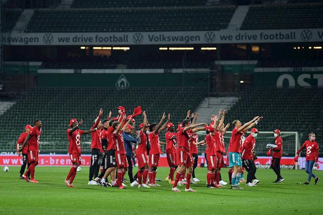 Los festejos del Bayern Munich tras coronarse campeón de la Bundesliga. (Foto: EFE)