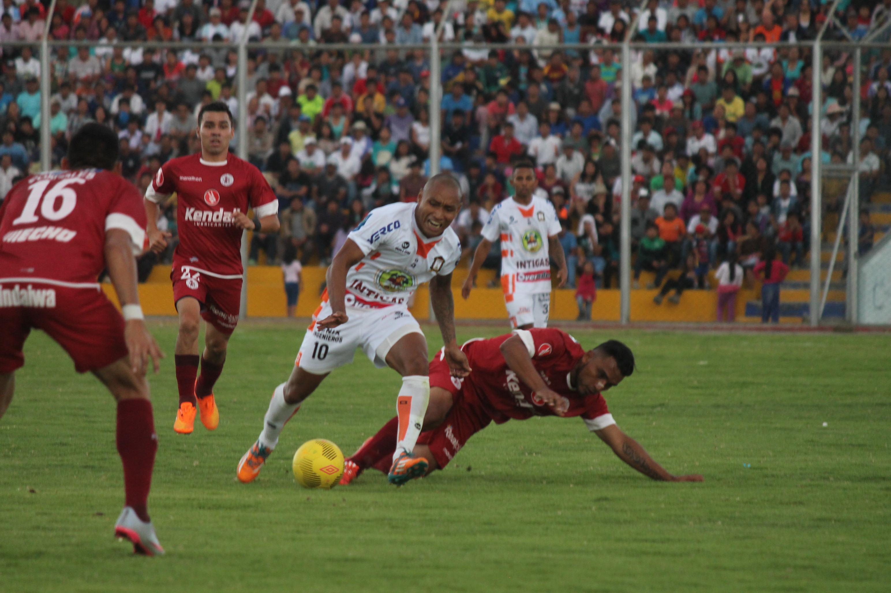 Irregular juego y problemas con directiva llevaron a la baja al León