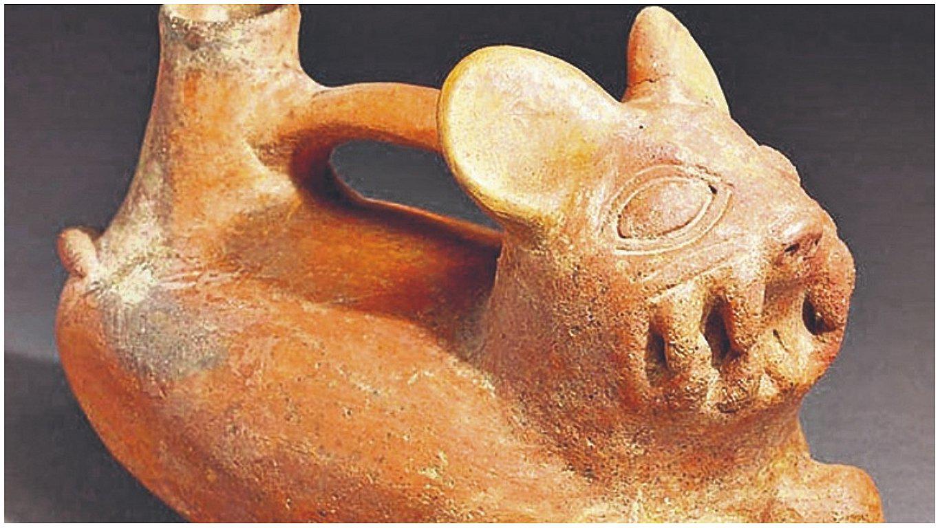Demostración de huacos silbadores en el museo