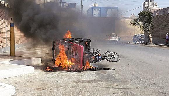 Chiclayo: Moradores queman moto de delincuentes