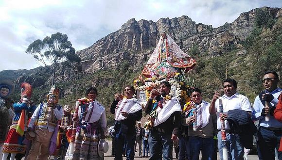 Fieles celebran fiesta de la Virgen de Fátima en Caylloma