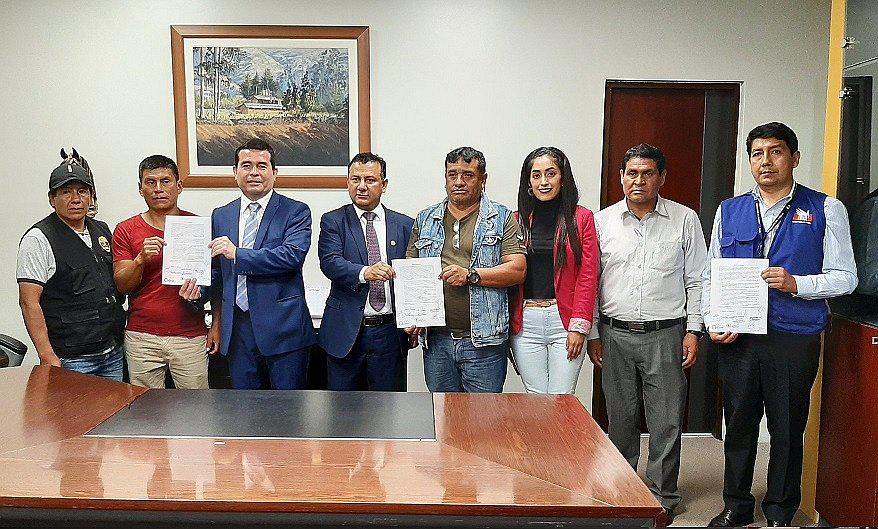 Ronderos firman acuerdo con la Región y levantan medida de lucha 