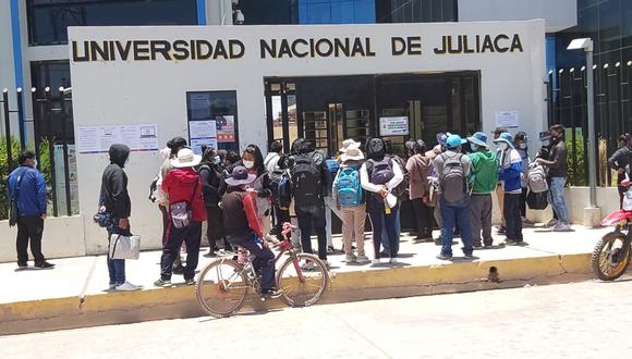 Estudiantes esperan el pronunciamiento de parte de las autoridades universitarias. (Foto: Feliciano Gutiérrez)