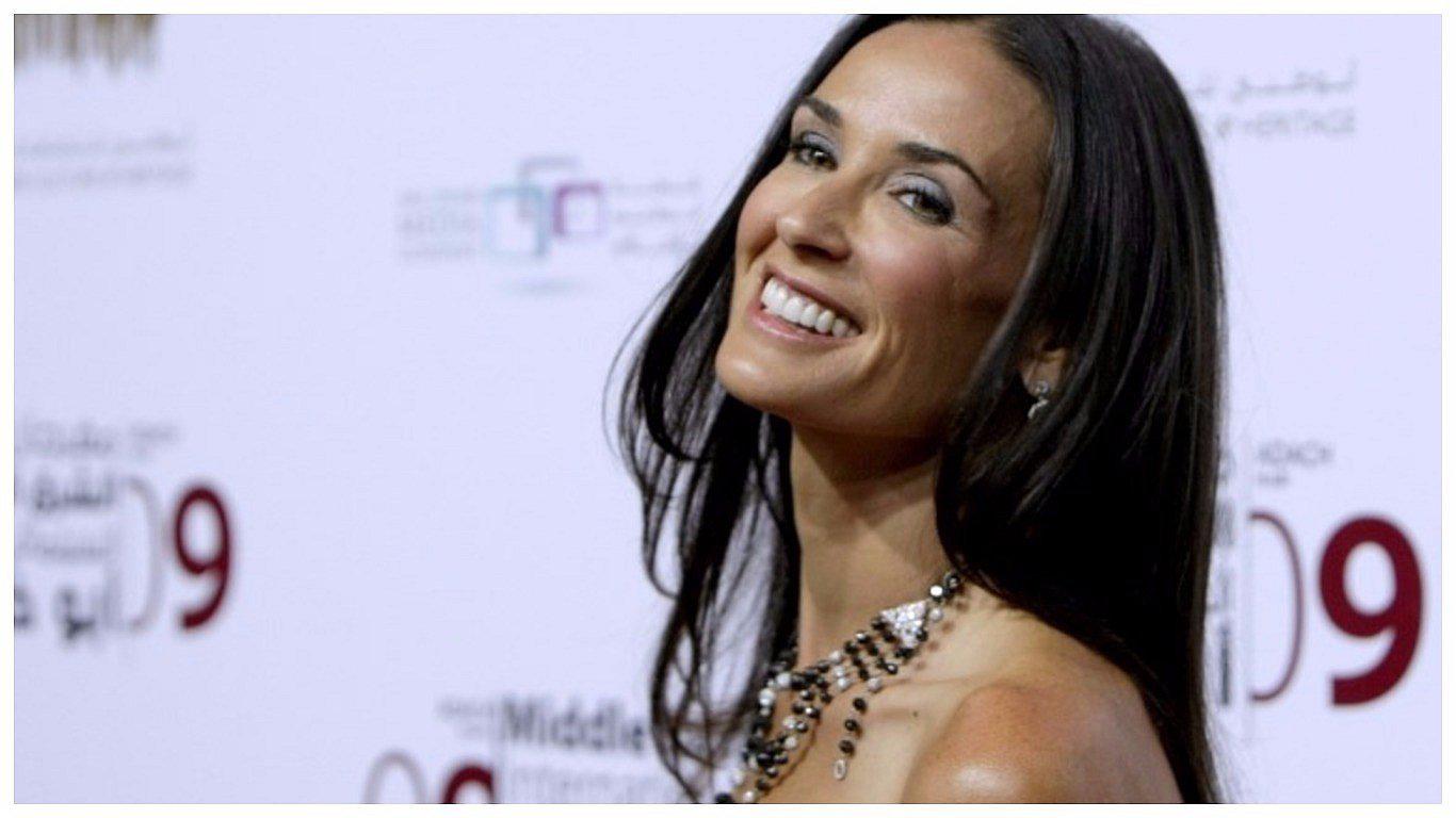 Demi Moore: difunden imágenes de la actriz besando a un niño (VIDEO)