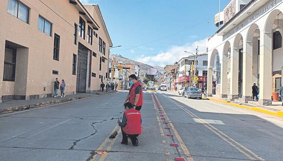 Contraloría detecta que Municipalidad Provincial de Huaraz pagó valorizaciones a pesar de que disminuyó el ancho de la via a solo 2.30 metros, causando daños en espacios de giros de los vehículos motorizados.