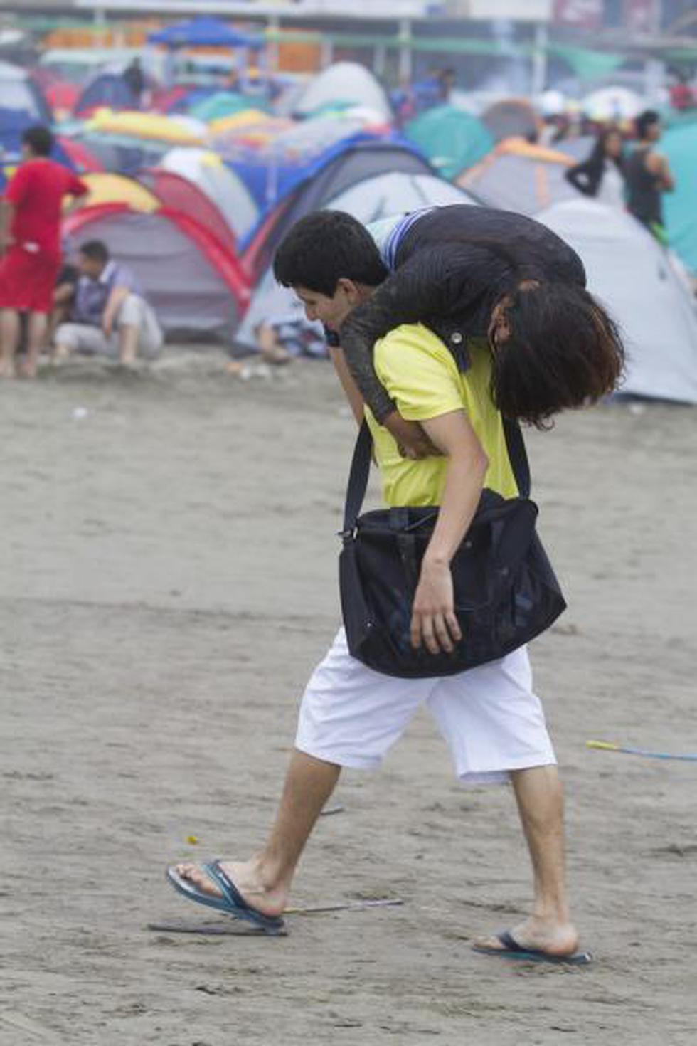 Miles recibieron el 2014 en playas (FOTOS)