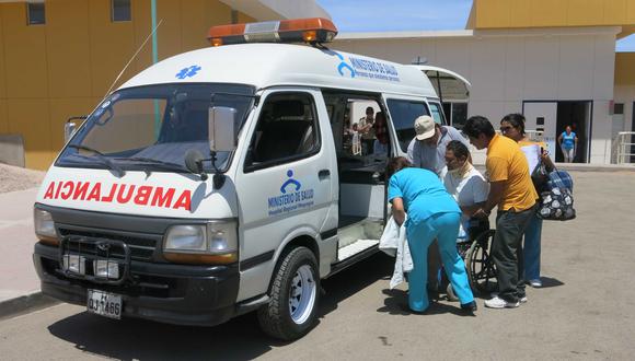 Cinco trabajadores de Ugel Mariscal Nieto heridos por colisión contra trailer