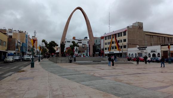 Centro Cívico de Tacna sin la habitual cantidad de visitantes que tenía antes de la llegada del coronavirus. (Foto: Correo)