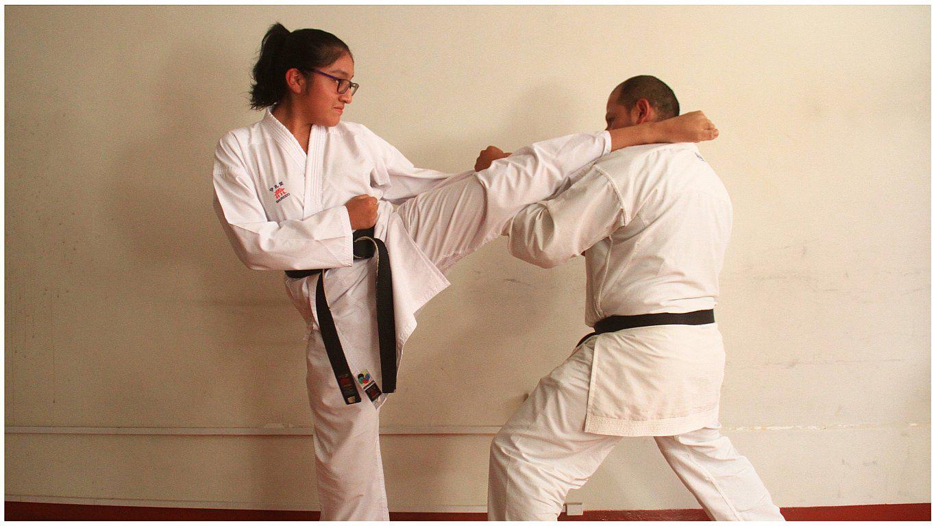 Peruana gana torneo internacional de karate en Las Vegas 