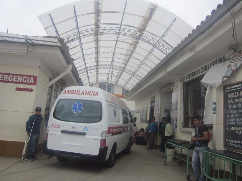 Ómnibus atropella a policía para evitar intervención