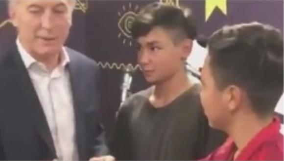 ​Mauricio Macri le jugó broma a un niño hincha de Rivar Plate (VIDEO)