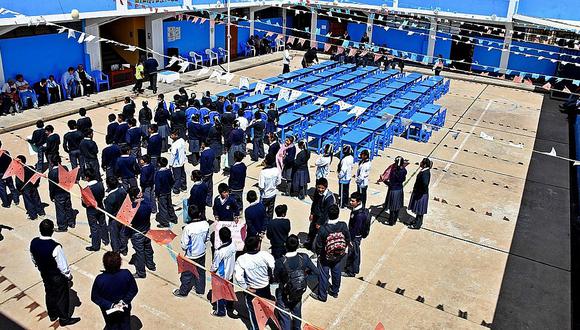 Otuzco: Más de 140 escolares se benefician con mobiliario 